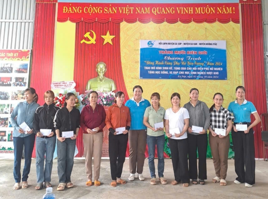 Chương trình “Đồng hành cùng phụ nữ biên cương” năm 2024 tại xã biên giới Ia Rvê.